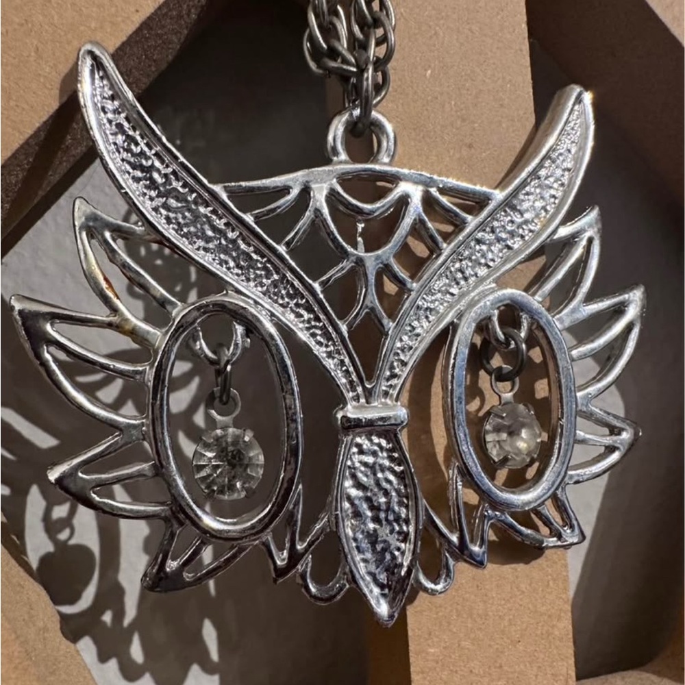 Vintage Silver Toned Owl Pendant Necklace With Rhinestone Eyes